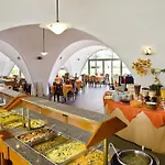 Nona Hotel 3*